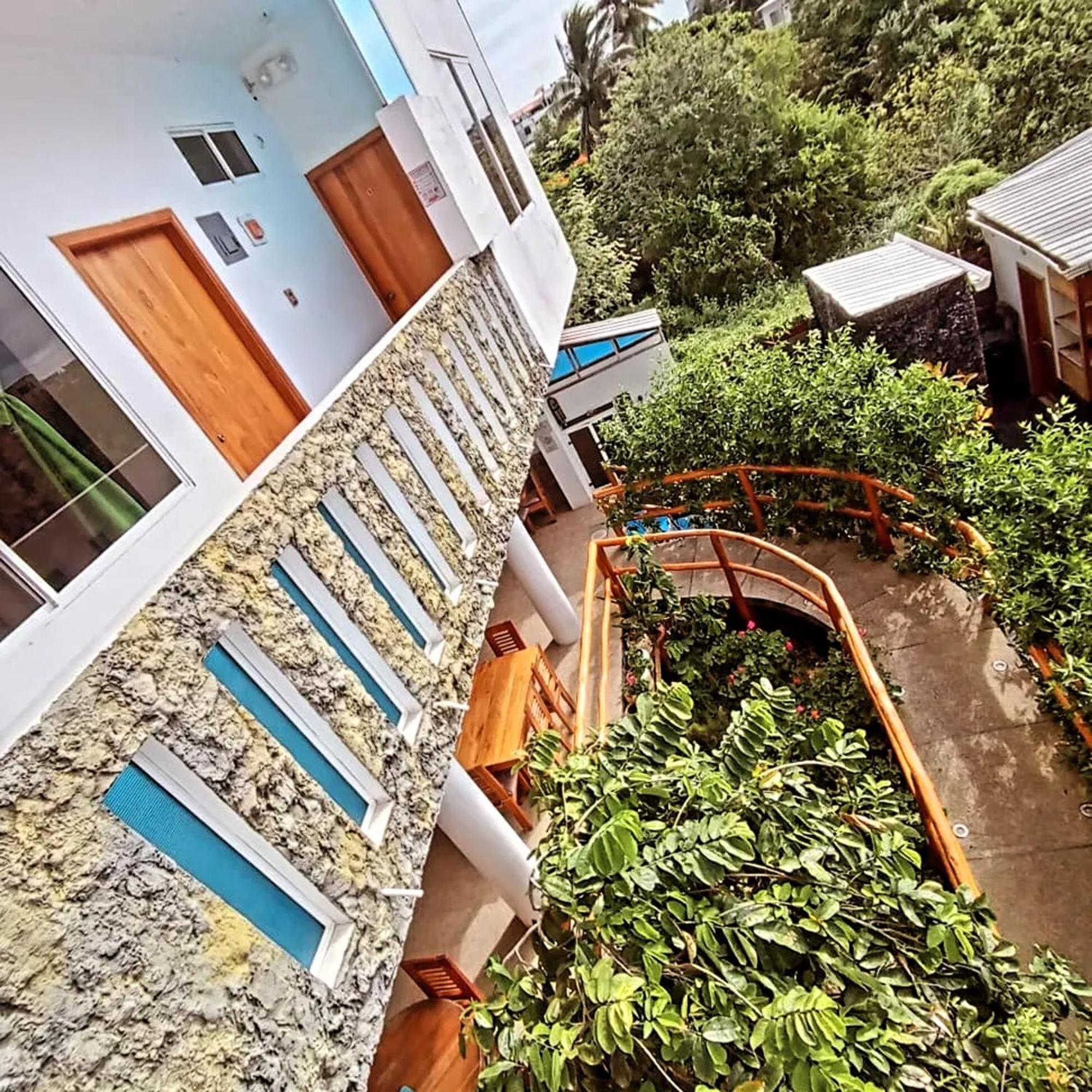 Isla Azul Hotel Puerto Ayora  Buitenkant foto