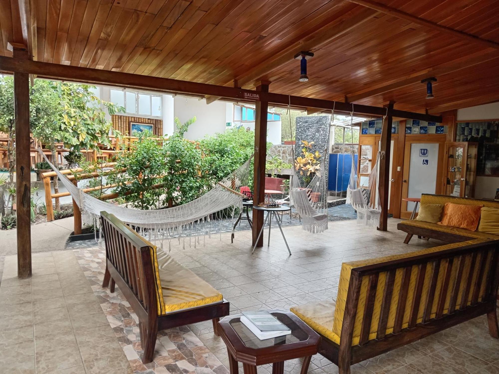 Isla Azul Hotel Puerto Ayora  Buitenkant foto