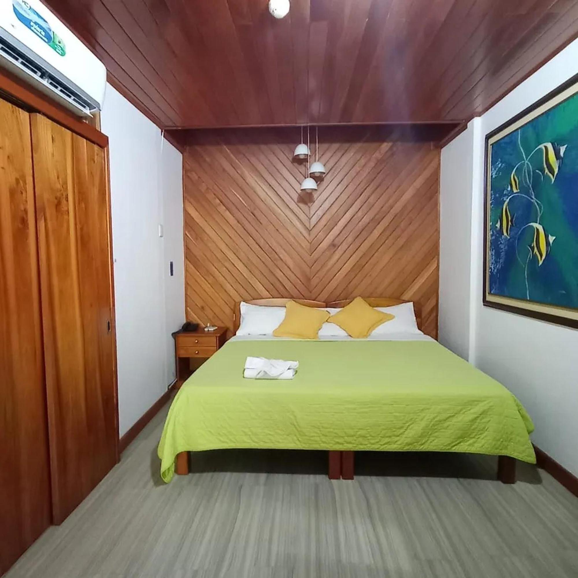 Isla Azul Hotel Puerto Ayora  Buitenkant foto