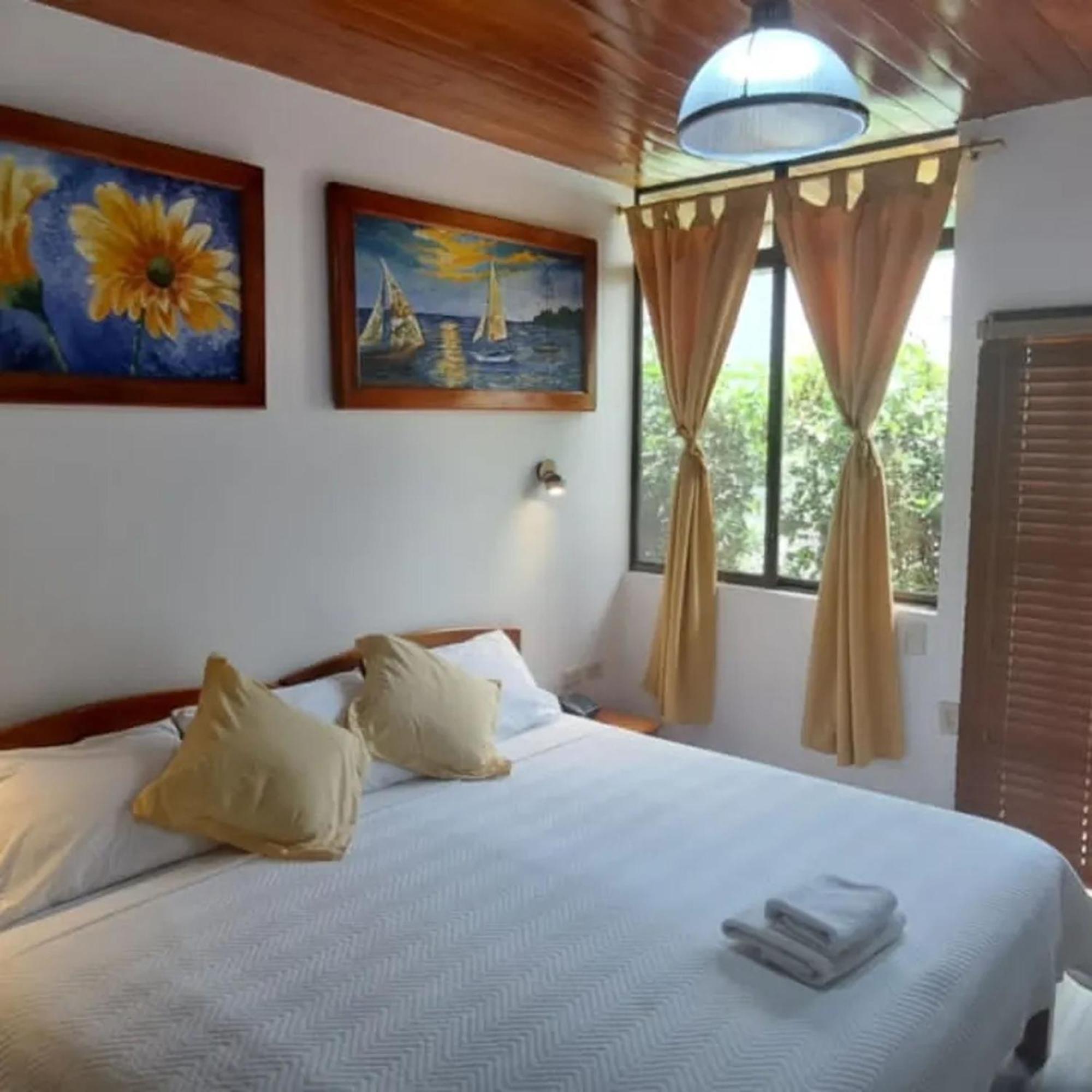 Isla Azul Hotel Puerto Ayora  Buitenkant foto