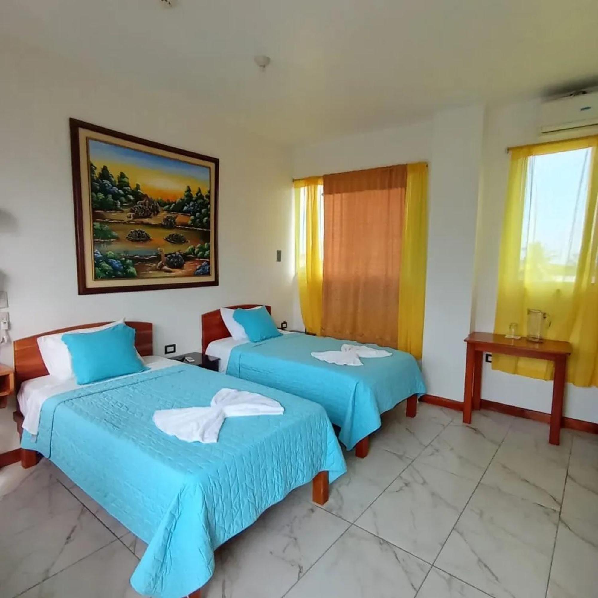 Isla Azul Hotel Puerto Ayora  Buitenkant foto