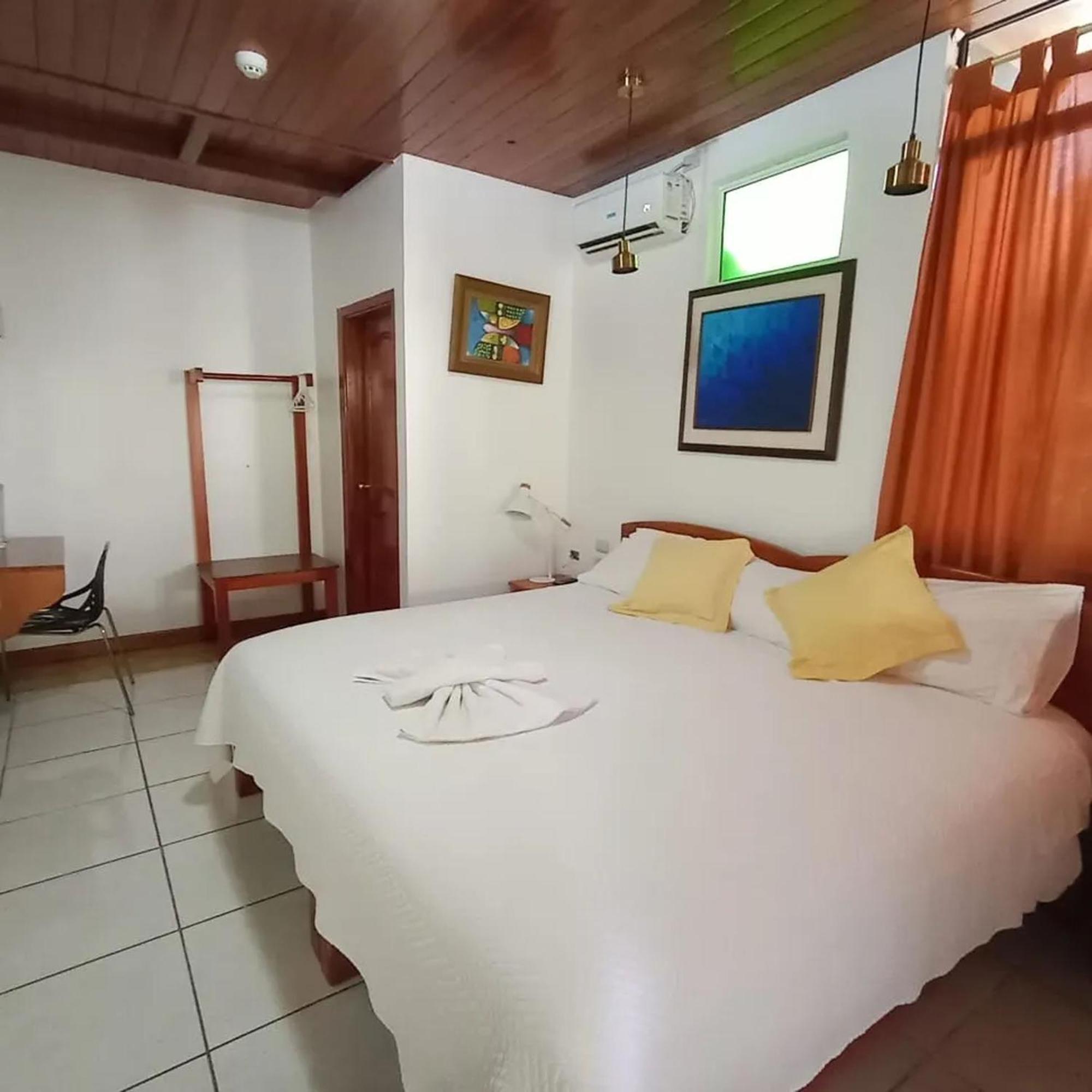 Isla Azul Hotel Puerto Ayora  Buitenkant foto