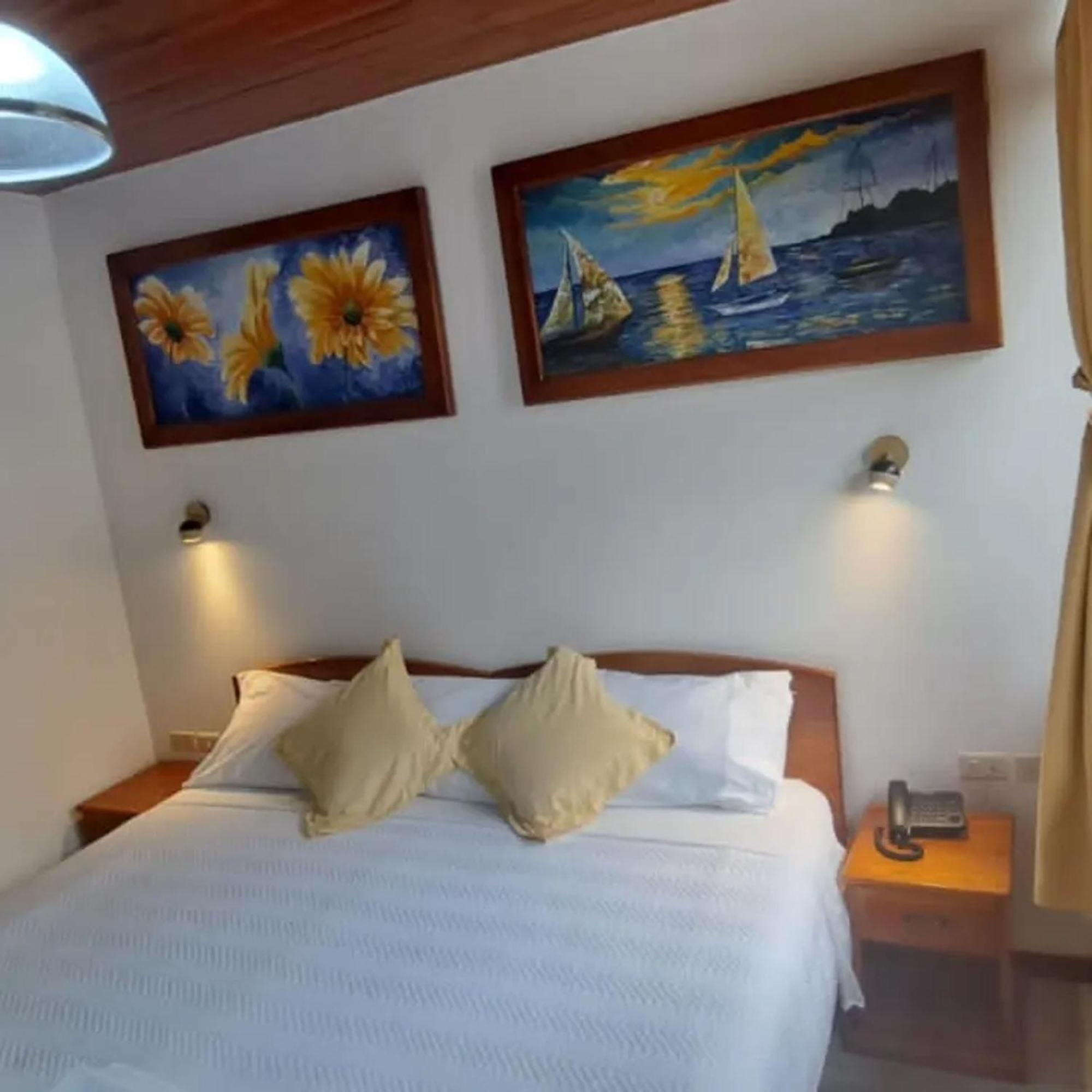 Isla Azul Hotel Puerto Ayora  Buitenkant foto