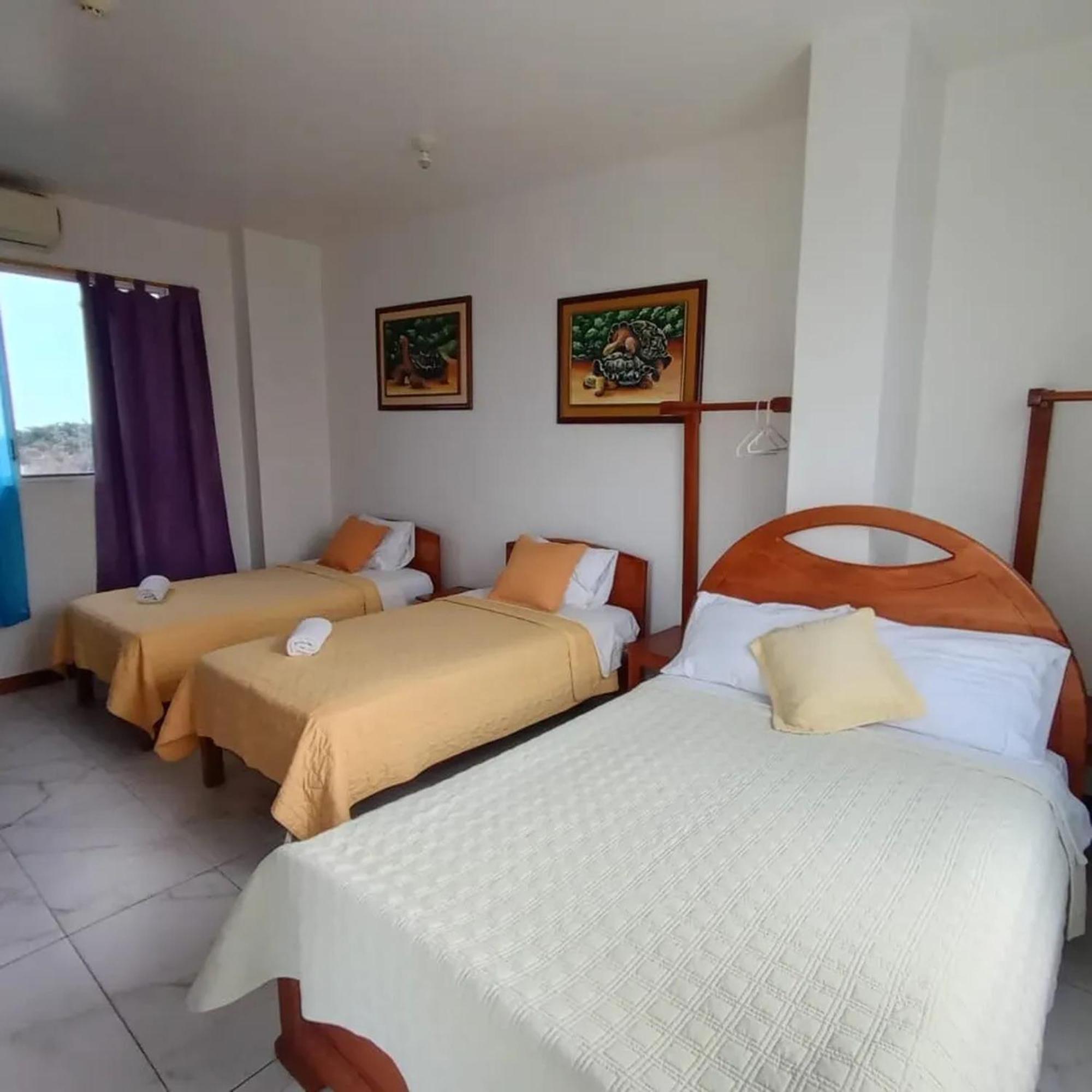 Isla Azul Hotel Puerto Ayora  Buitenkant foto