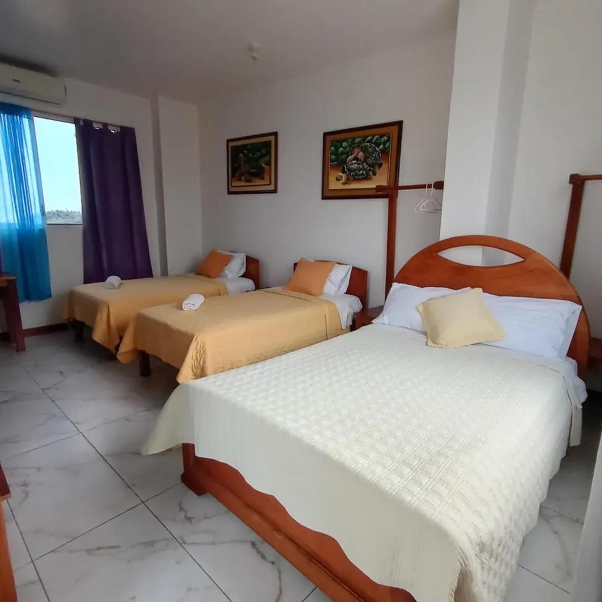 Isla Azul Hotel Puerto Ayora  Buitenkant foto
