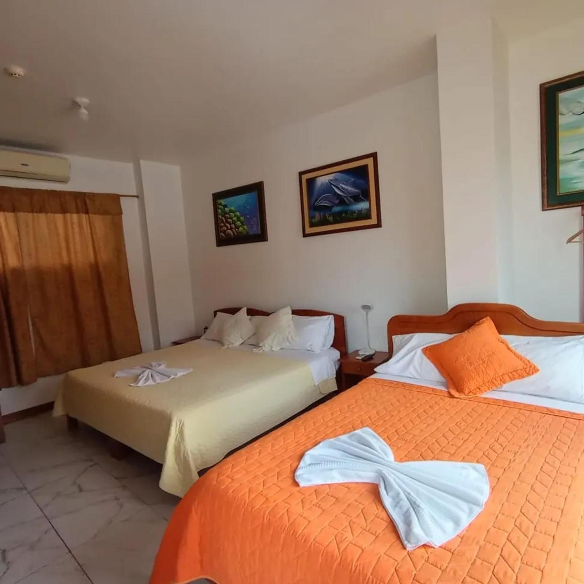 Isla Azul Hotel Puerto Ayora  Buitenkant foto