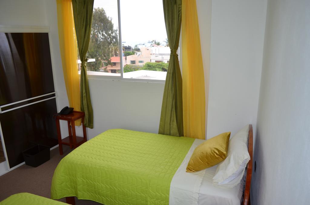 Isla Azul Hotel Puerto Ayora  Buitenkant foto